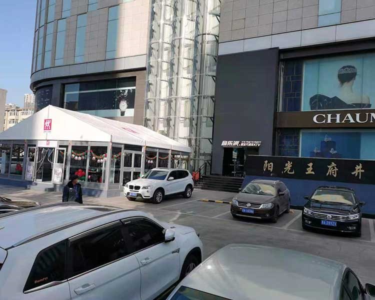 阳光购物中心外